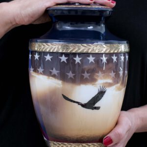 urn for ashes 200 cubic inch with stars and stripes of the american flag
